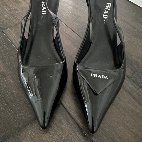 PRADA Patent Leather Puff Logo Kitten Heel Pump Sz 39 NEW damaged - Picture 1 of 4